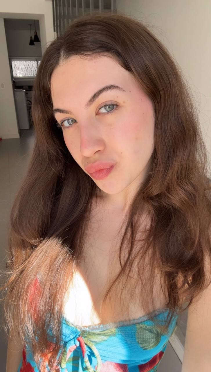 Nude girl Amber in Tifariti