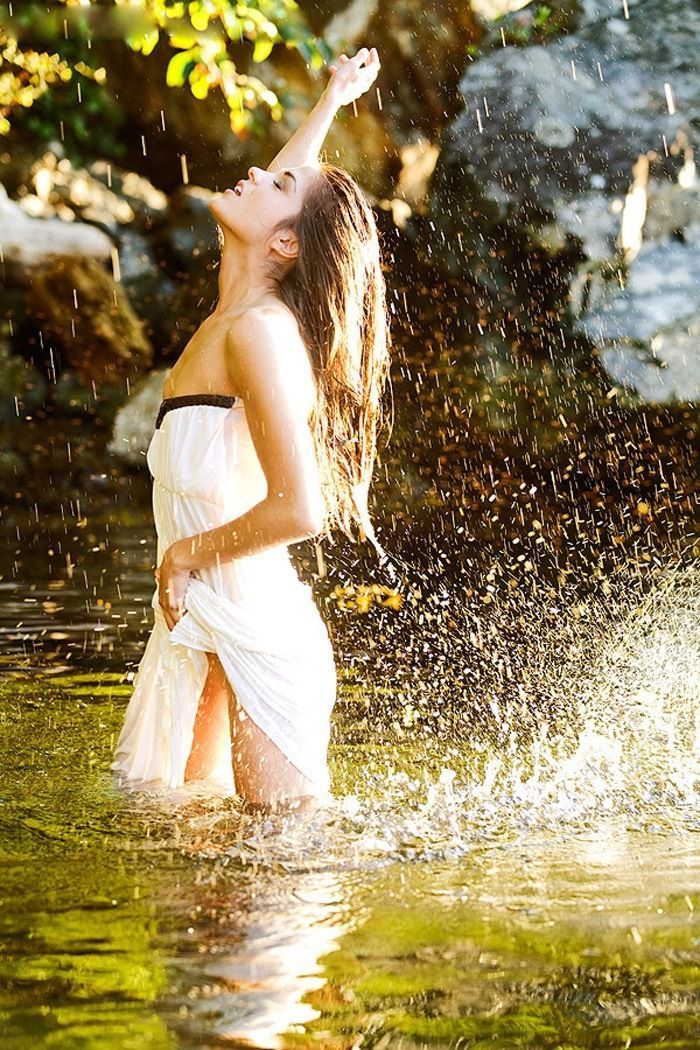 Marie Avgeropoulos in Tifariti