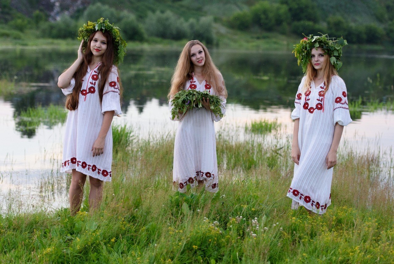 Slavic women in Tifariti