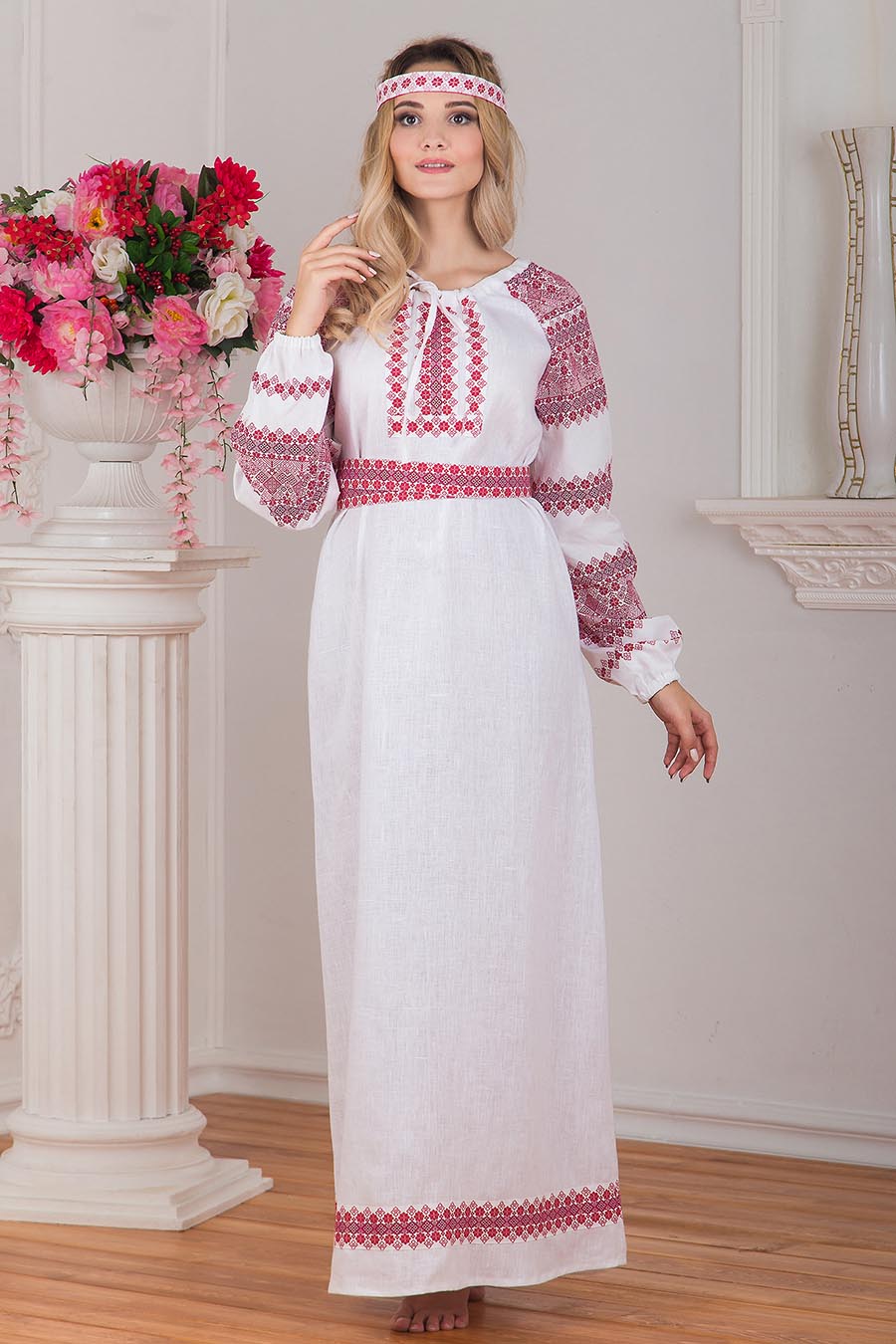 Women in Slavic costumes in Tifariti