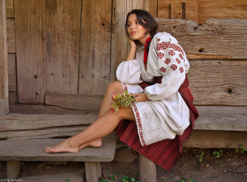 Women in Slavic costumes in Tifariti