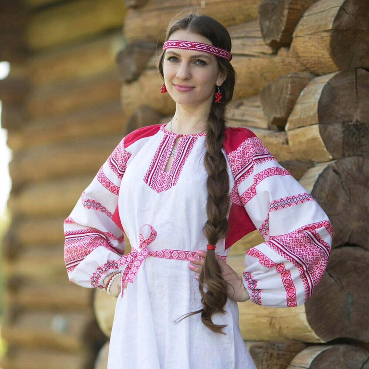 Girls in Slavic costumes in Tifariti