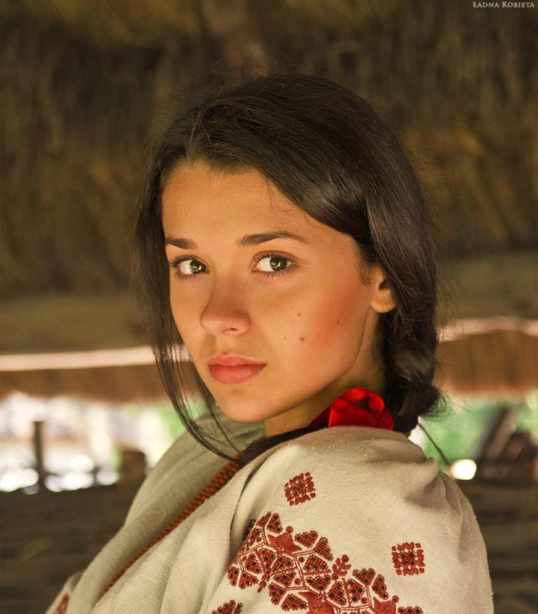 Girls in Slavic costumes in Tifariti
