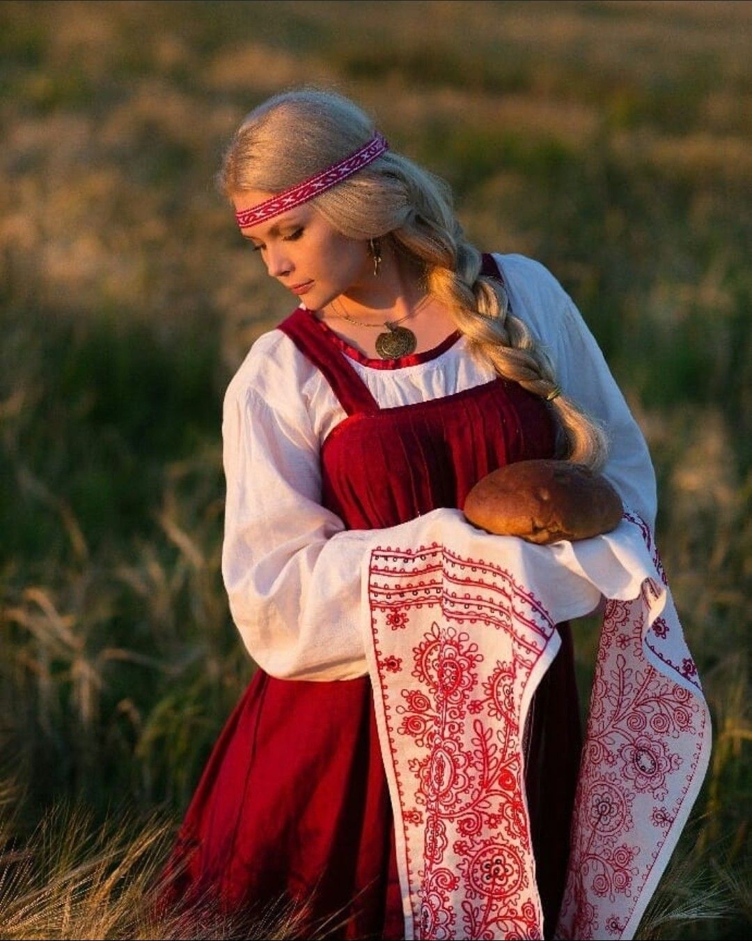 Girls in Slavic costumes in Tifariti