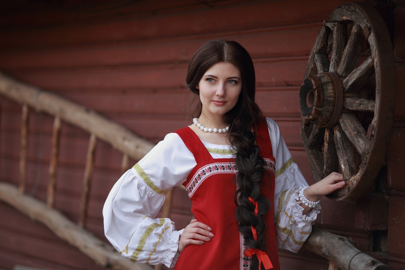 Girls in Slavic costumes in Tifariti