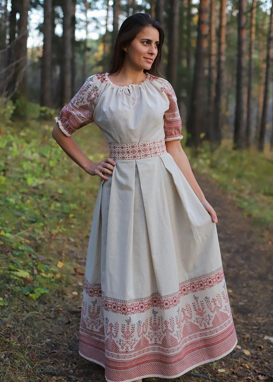 Girls in Slavic costumes in Tifariti