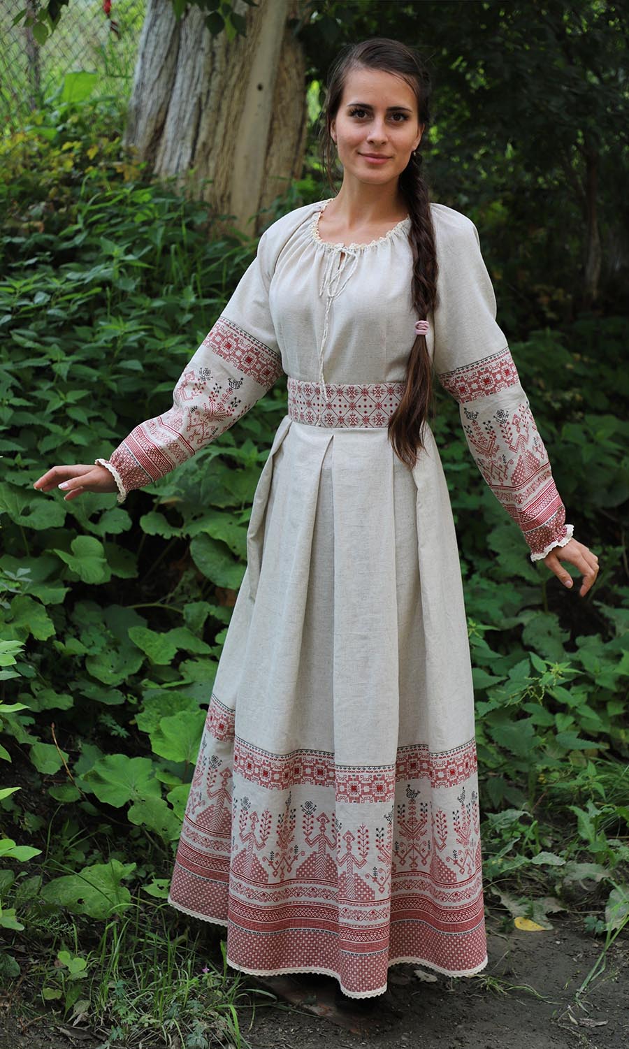 Girls in Slavic costumes in Tifariti