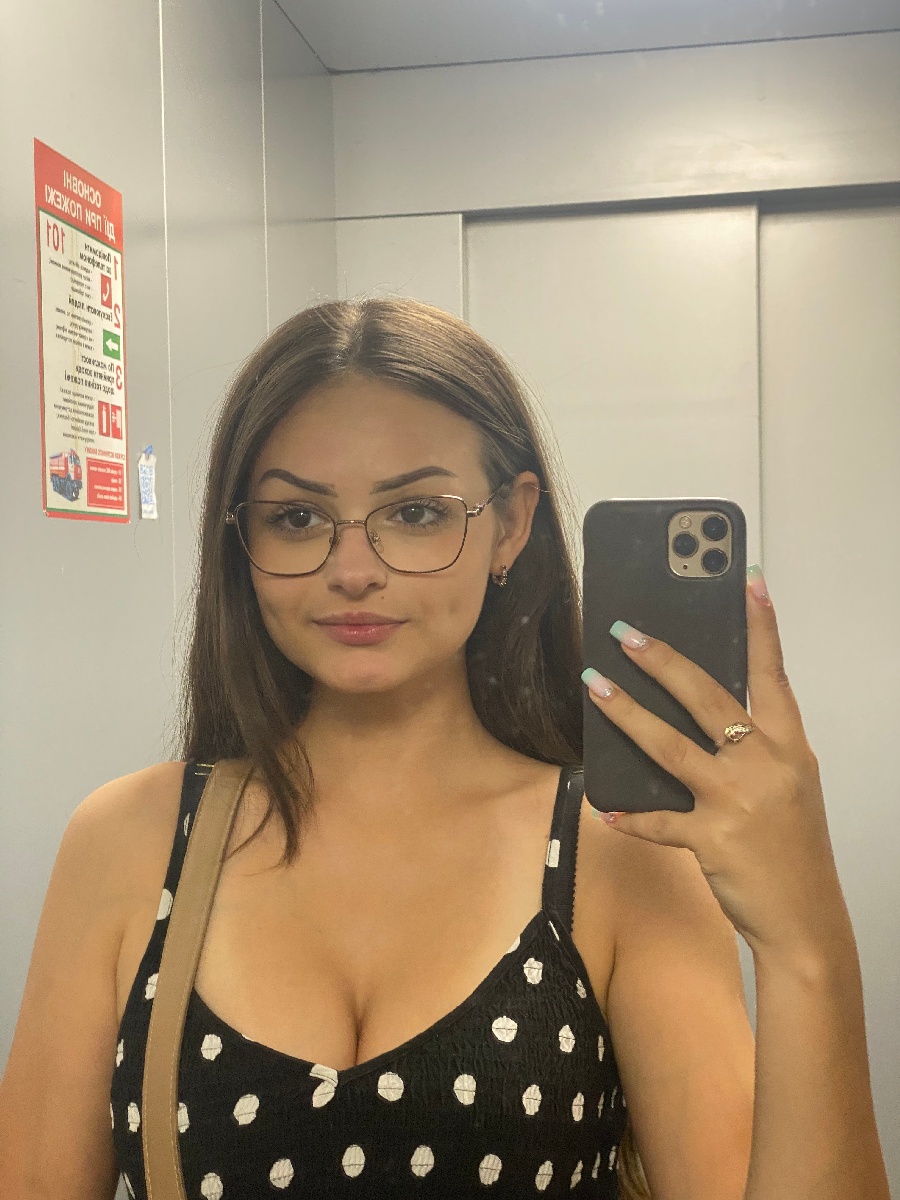 Sexy model Stacy in Tifariti